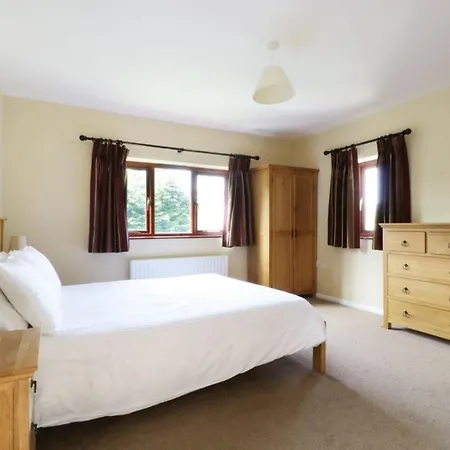 Elder Howe Apartment *